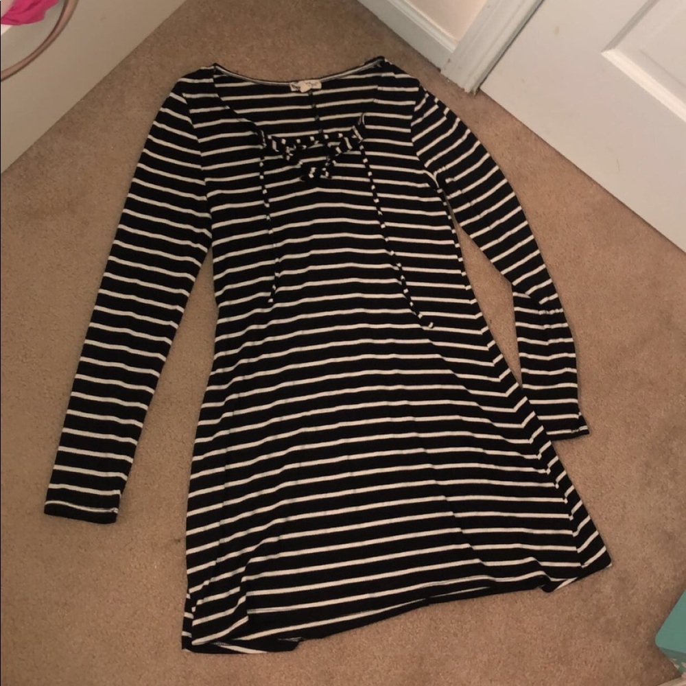 Black and white flowy dress